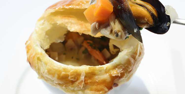 クラムチャウダーのポットパイ