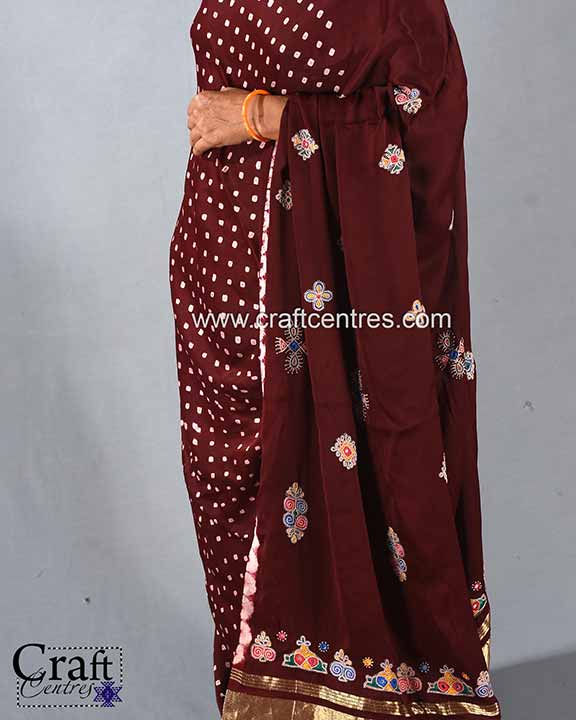 kutch embroidery with bandhani