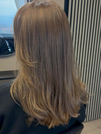 Gezond en glanzend haar na behandeling bij rustige kapsalon nabij Maassluis