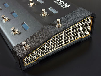 External box with 2 extra switches for Fractal Audio FM3, FM9, FC6, FC12 and AXE-FX III