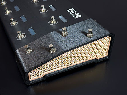 External box with 4 switches for Fractal Audio FM3, FC6, FC12 and AXE-FX III