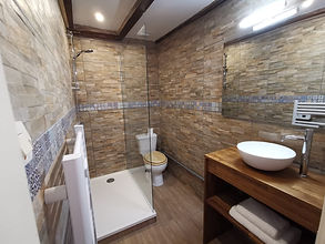 bathroom 1.jpeg
