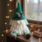 gnome forestier vert avec barbe tressée