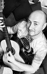 dom guitare noir et blanc.JPEG