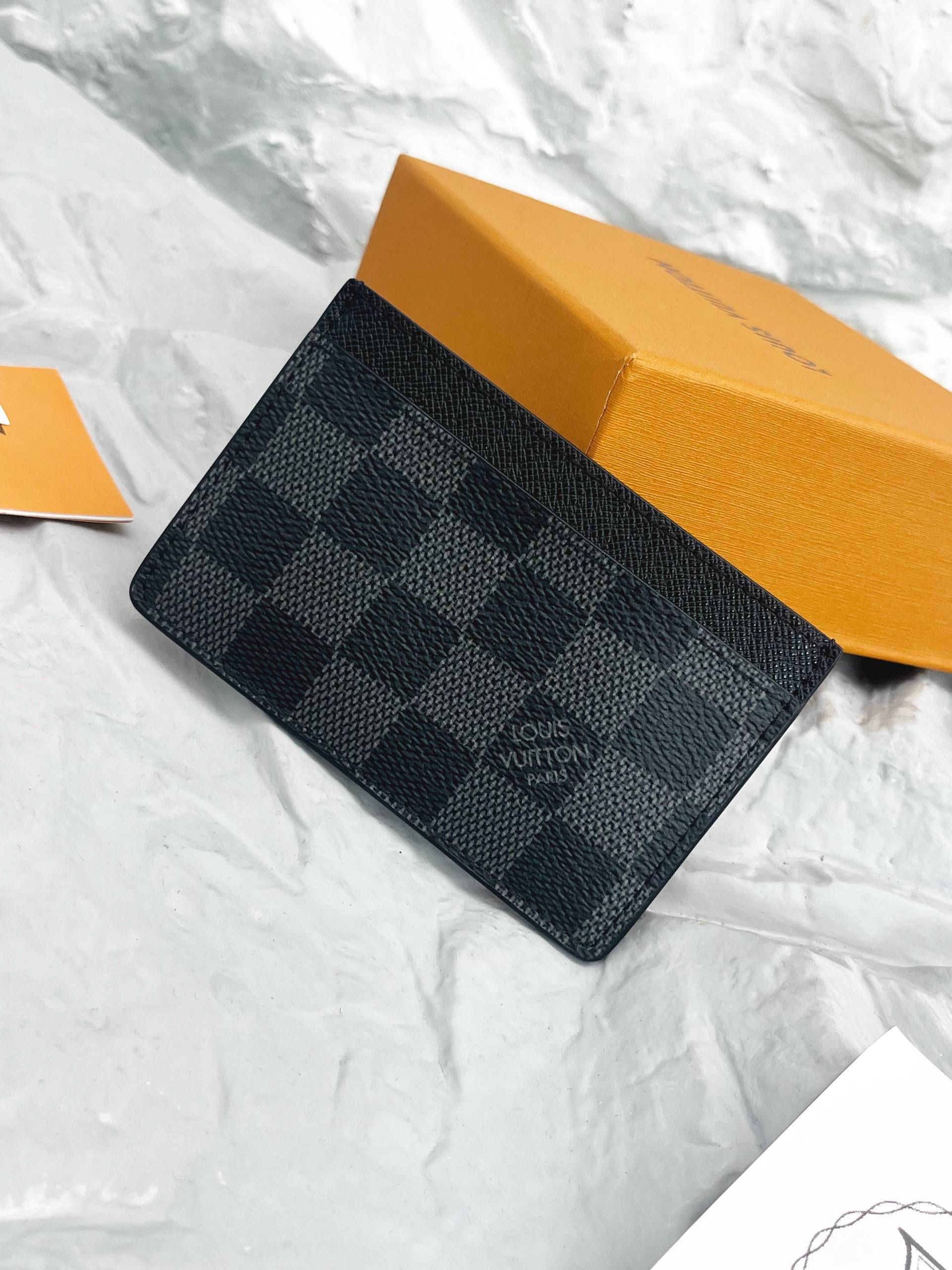 LV CARD HOLDER