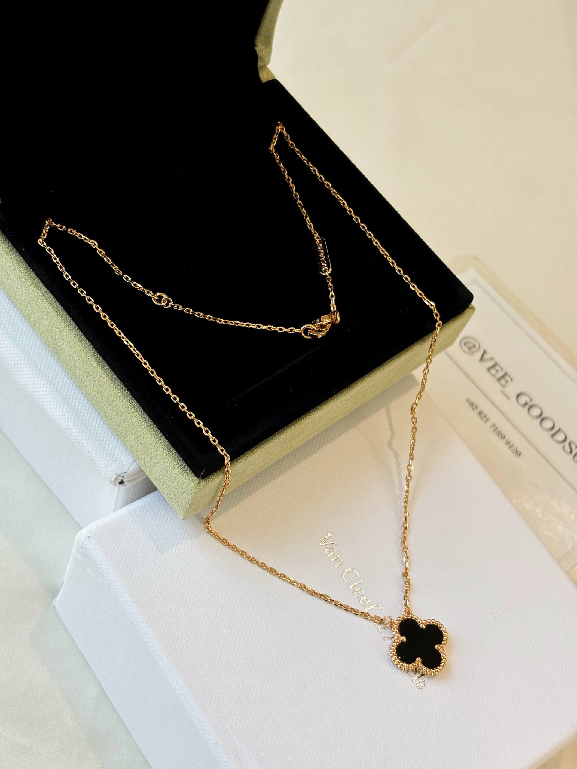 VAN CLEEF & ARPELS NECKLACE BLACK GOLD