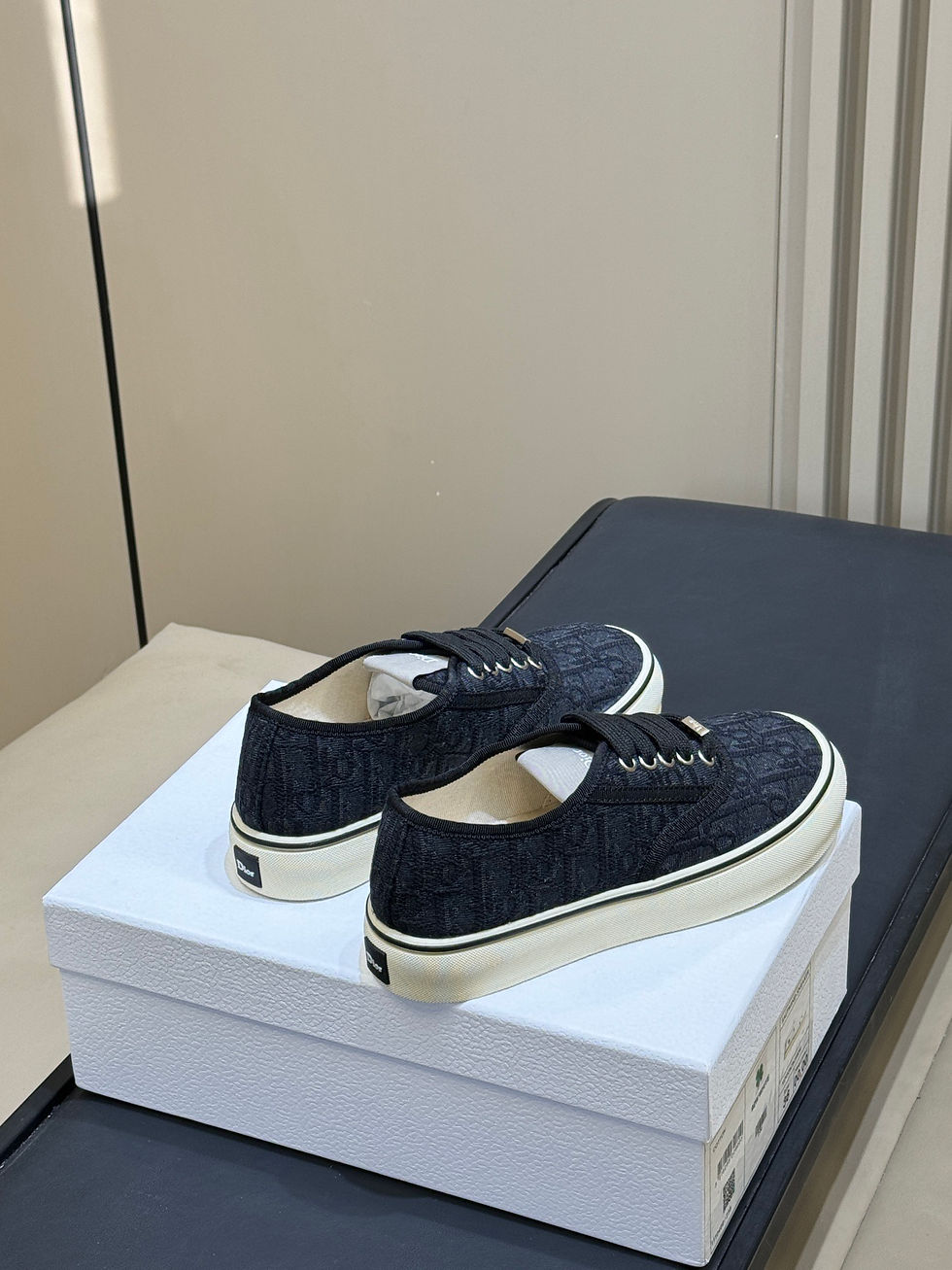 Thumbnail: DIOR SNEAKER