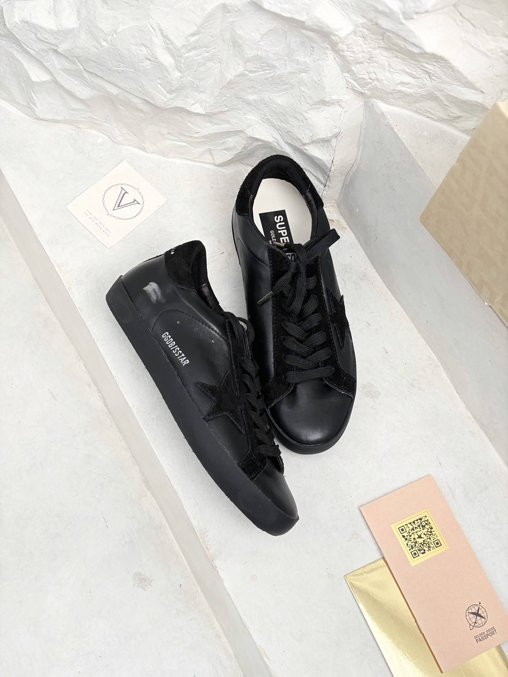 GOLDEN GOOSE SNEAKERS
