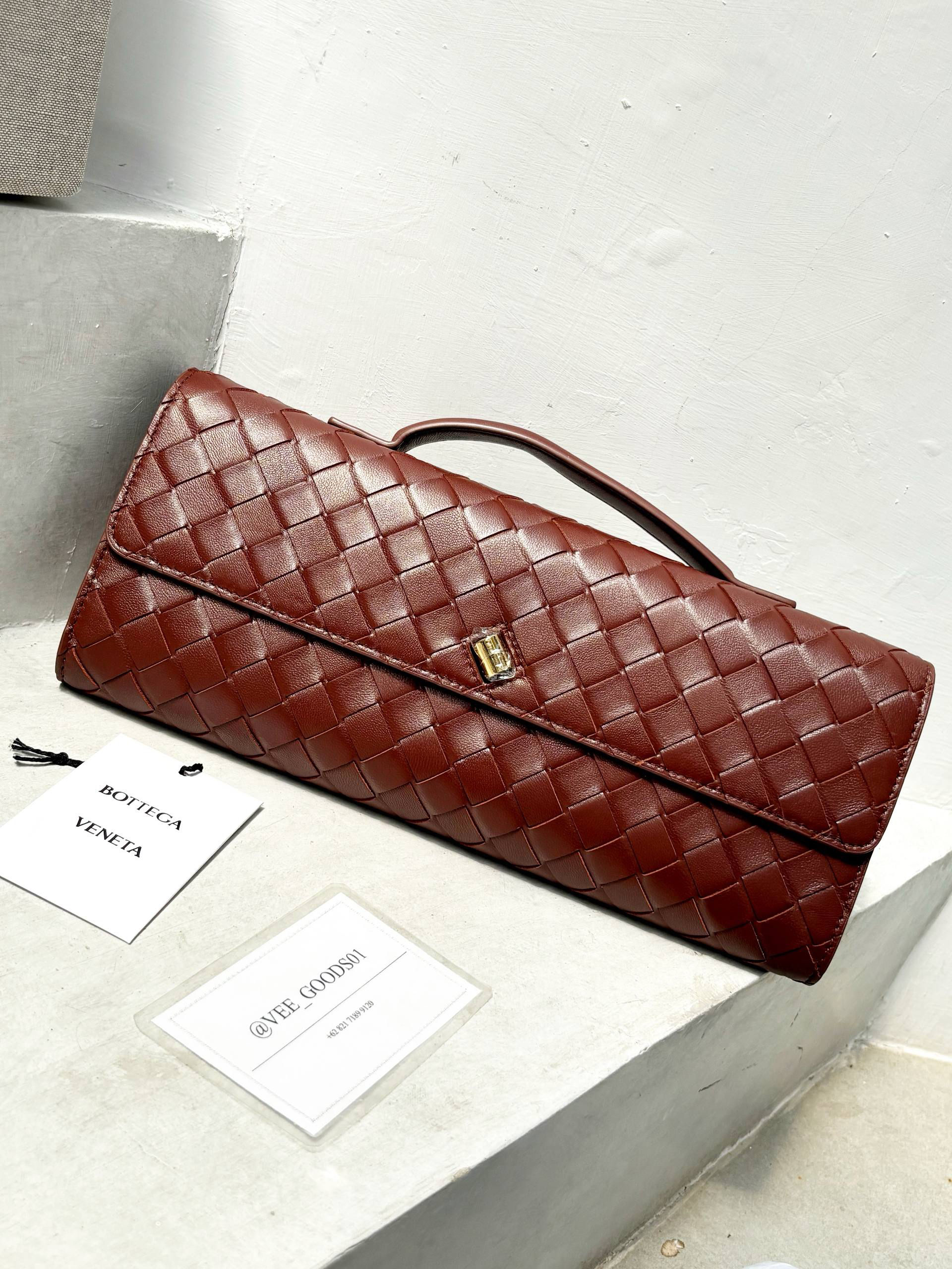BOTTEGA VENETA ANDIAMO LONG CLUTCH AMBER