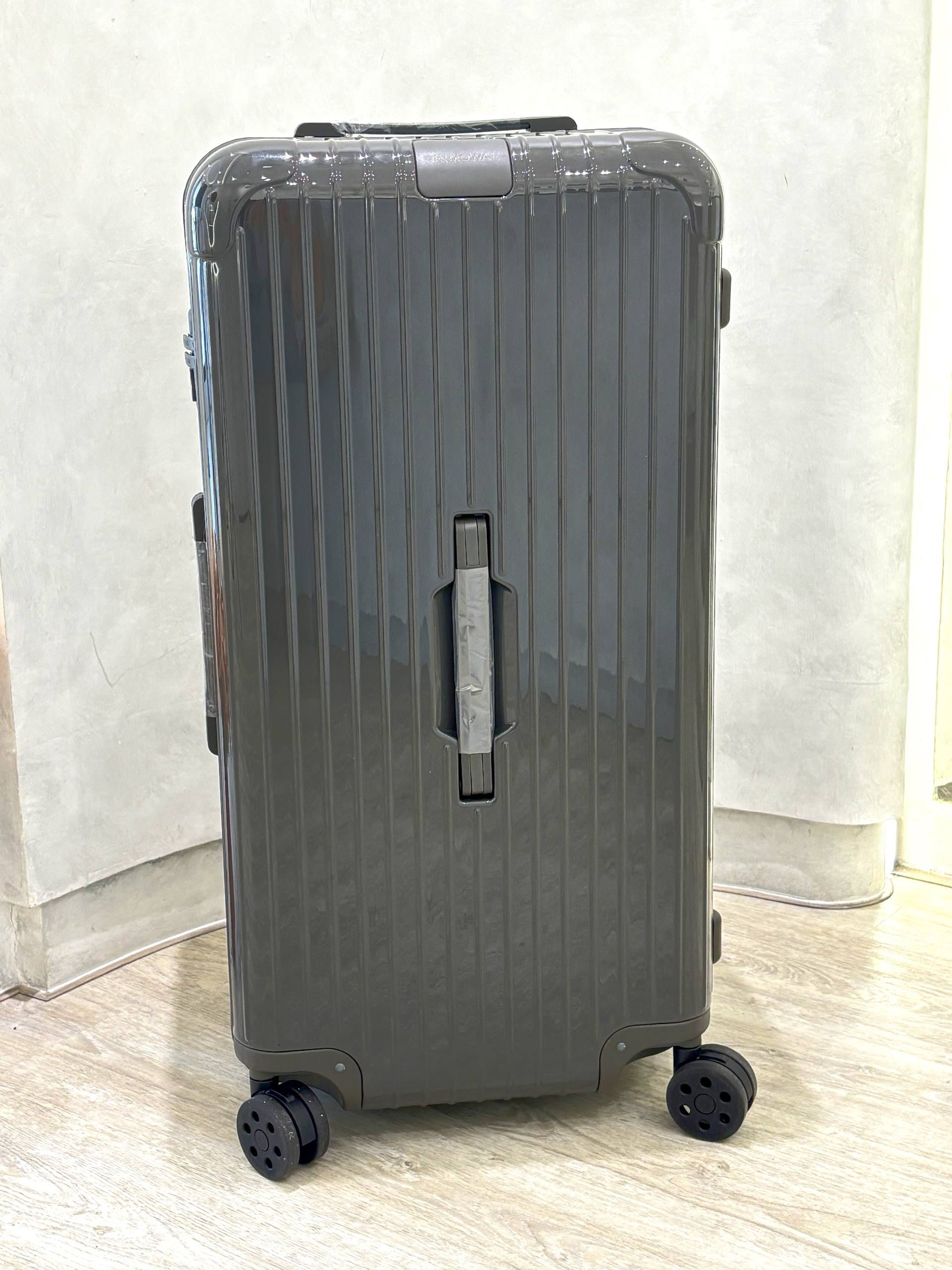 RIMOWA POLYCARBONATE TRUNK PLUS