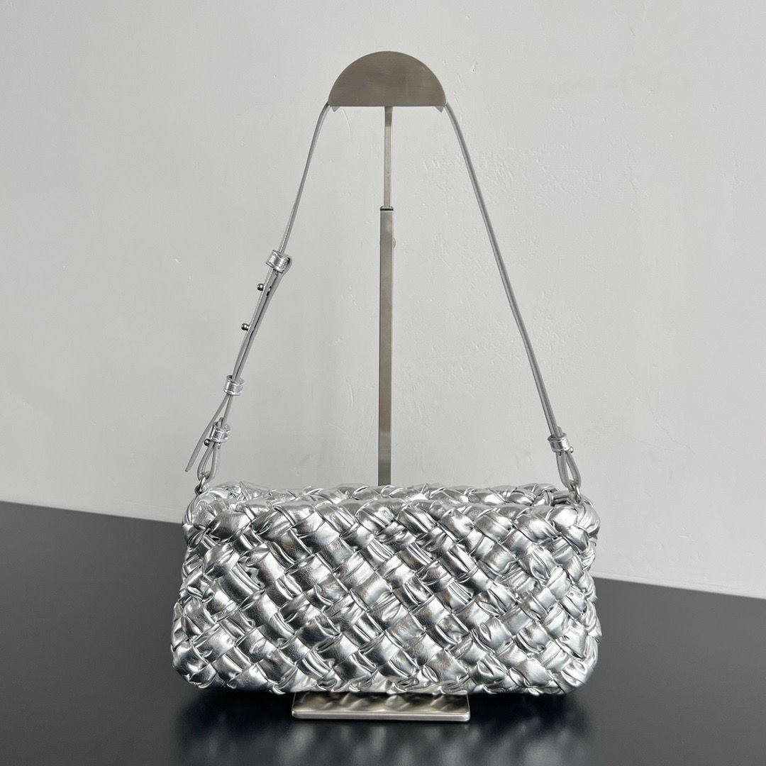 BOTTEGA CARLYN POING BAG