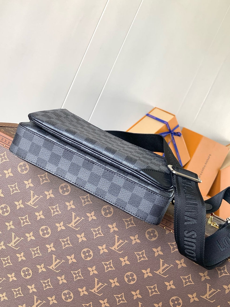 Thumbnail: LV TRIO MESSENGER DAMIER BAG