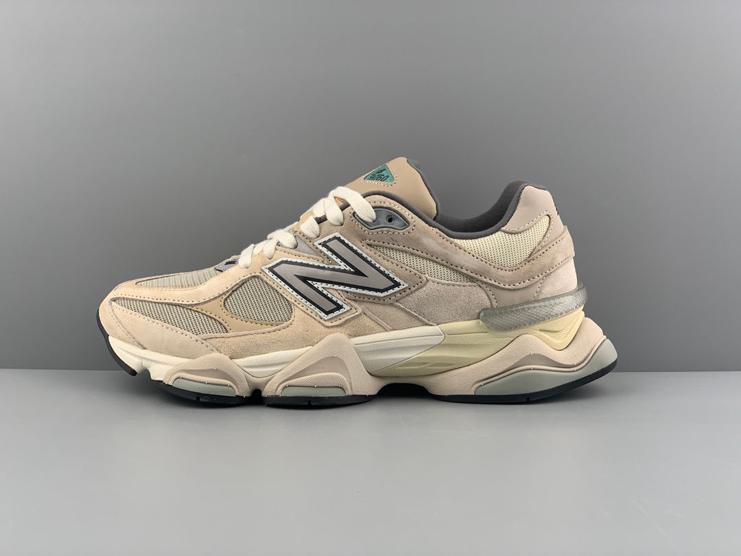 NEW BALANCE SNEAKER
