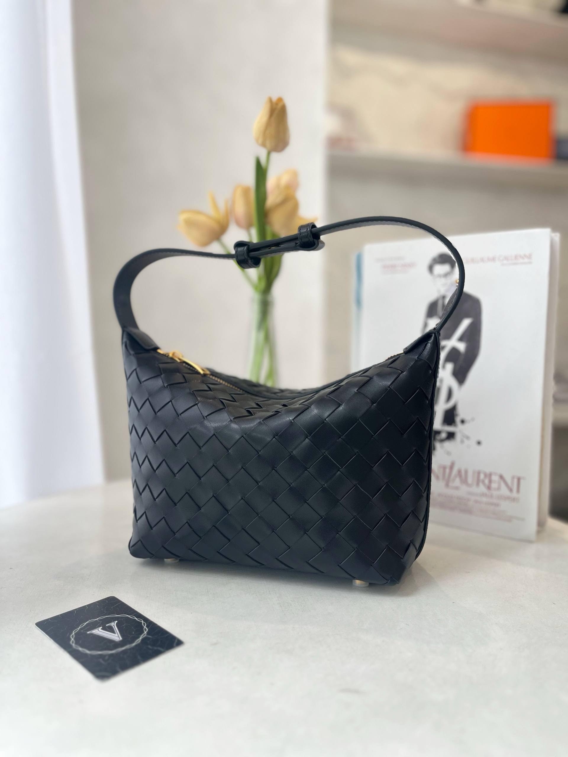 BOTTEGA VENETA WALLACE BLACK BAG
