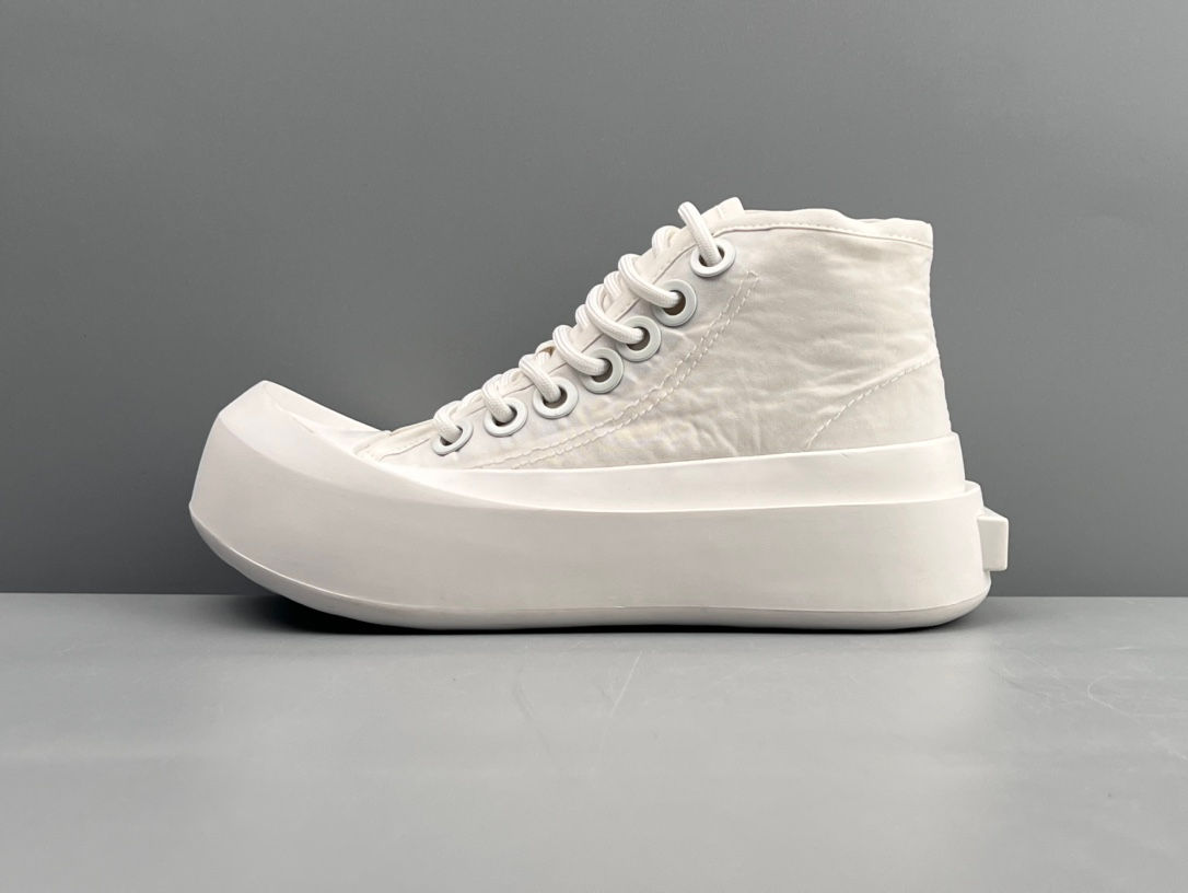 BOTTEGA VENETA JUMBO SNEAKERS