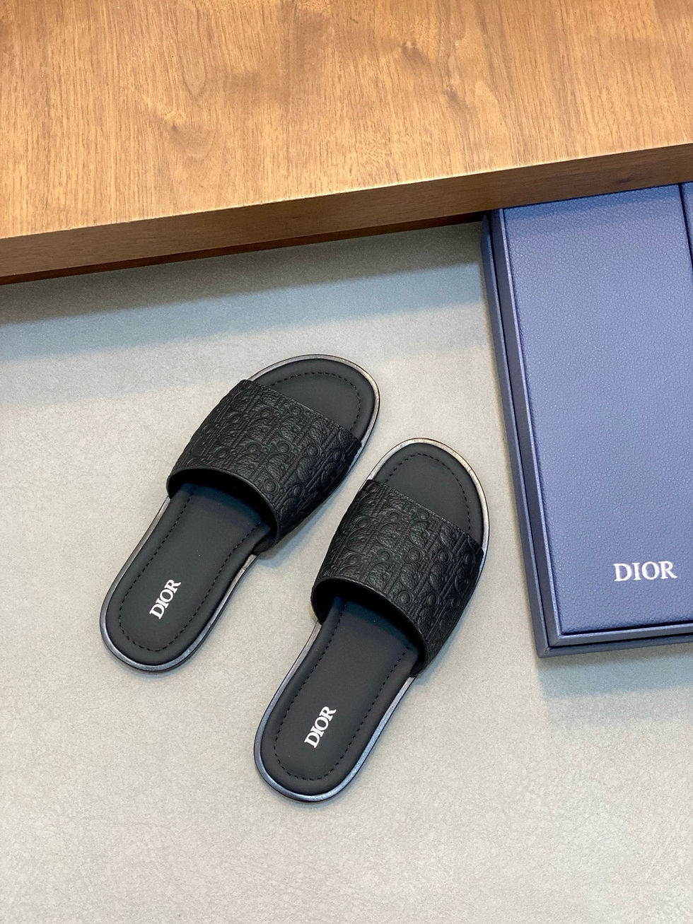 Thumbnail: DIOR SLIDE