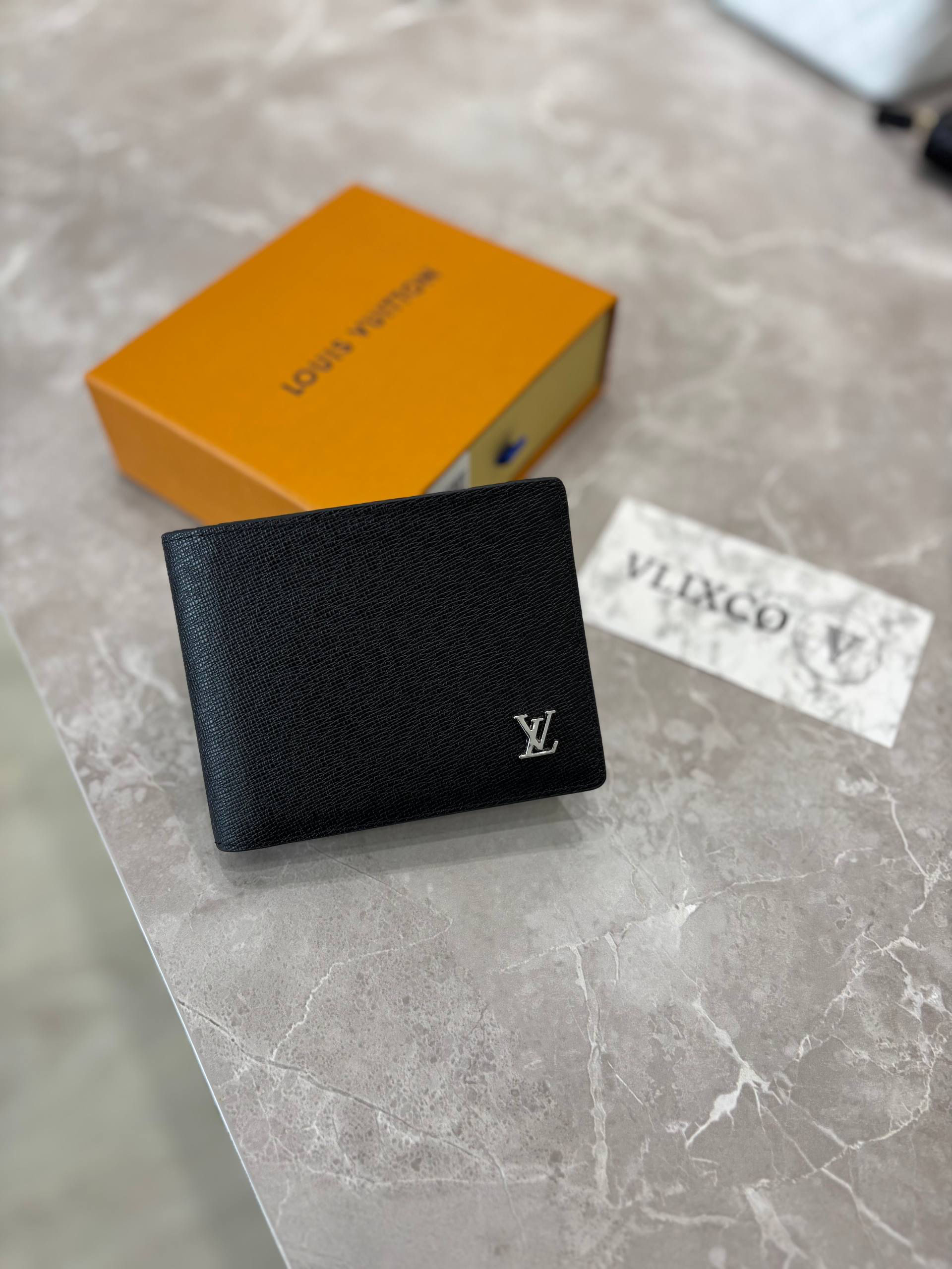 LV MULTIPLE TAIGA WALLET