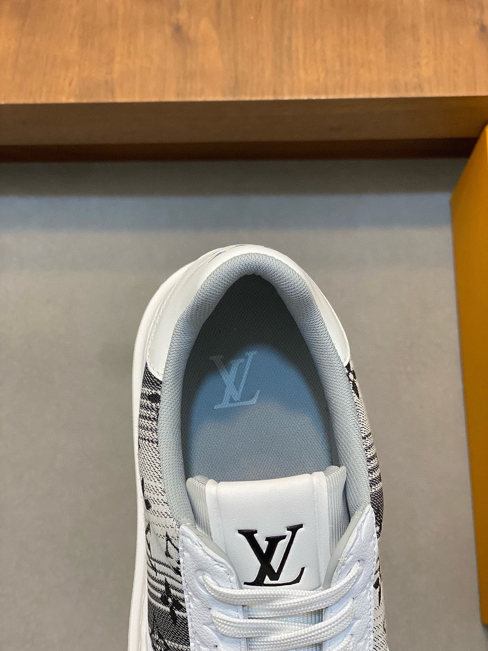 Thumbnail: LV SNEAKERS