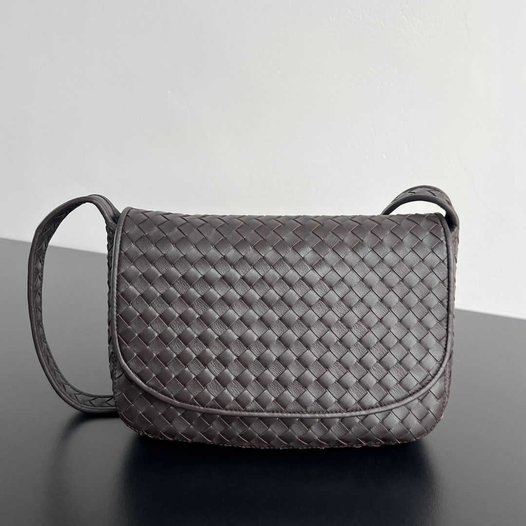BOTTEGA VENETA VENETO FLAP BAG