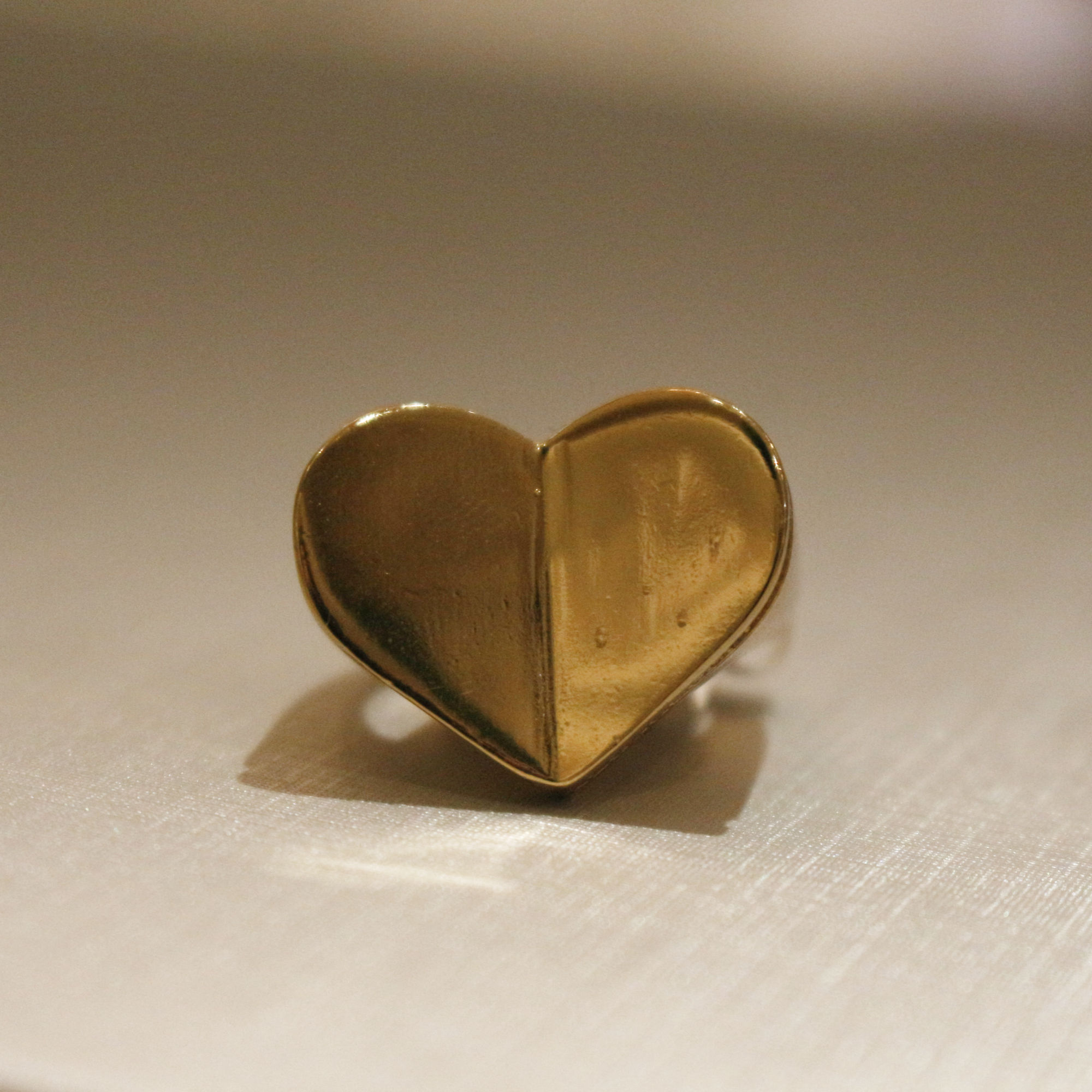 Anel Coração Grande com Zircônia LateralAnel Coração Grande com Zircônia Lateral