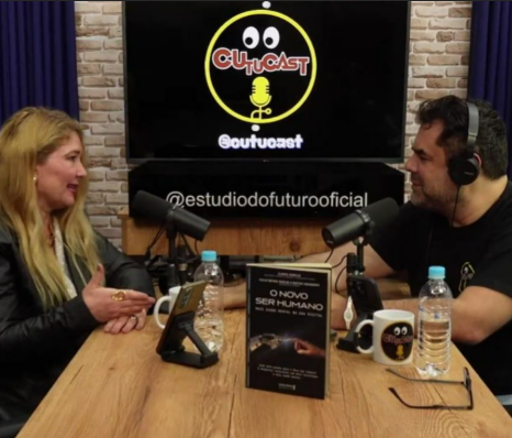 Claudia Cardillo participa do Cutucast com Rodrigo Bologna e compartilha visão ampla sobre felicidade no trabalho