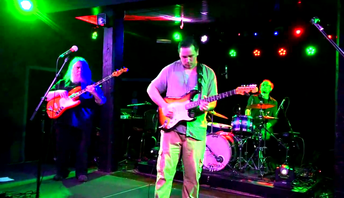 MoGuitar Blows The Roof Off DC'S TAVERN!!