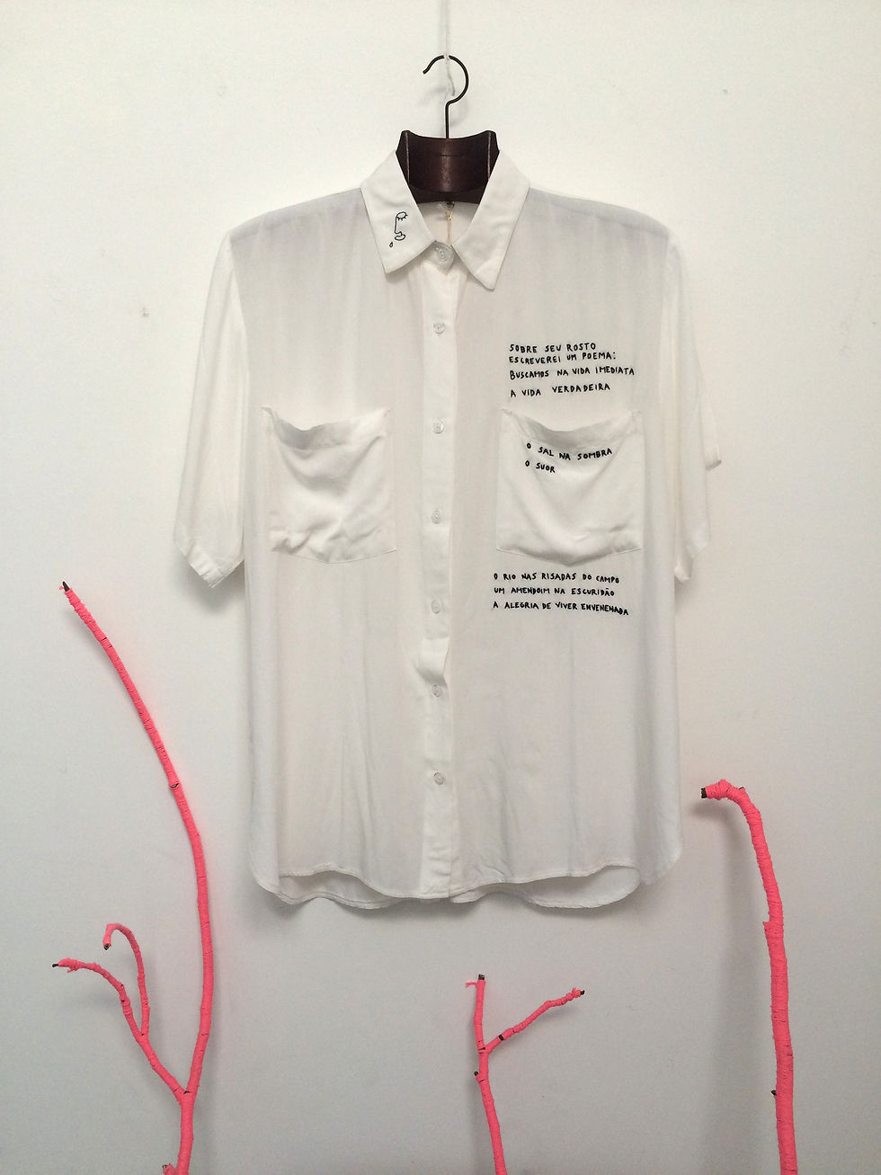 Miniatura: Camisa Nadaísta "sobre seu rosto"