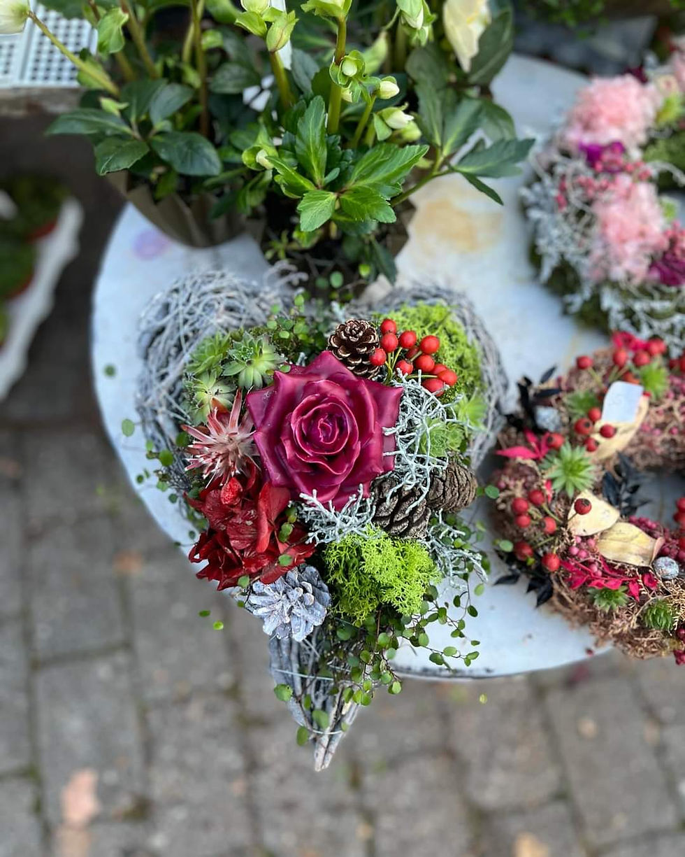 Allerheiligen Herzgesteck