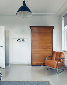 Detail der Inneneinrichtung der designer Wohnung KAMA103A, die zum Möblierten Wohnen in Berlin an der Karl-Marx-Allee vermietet wird.