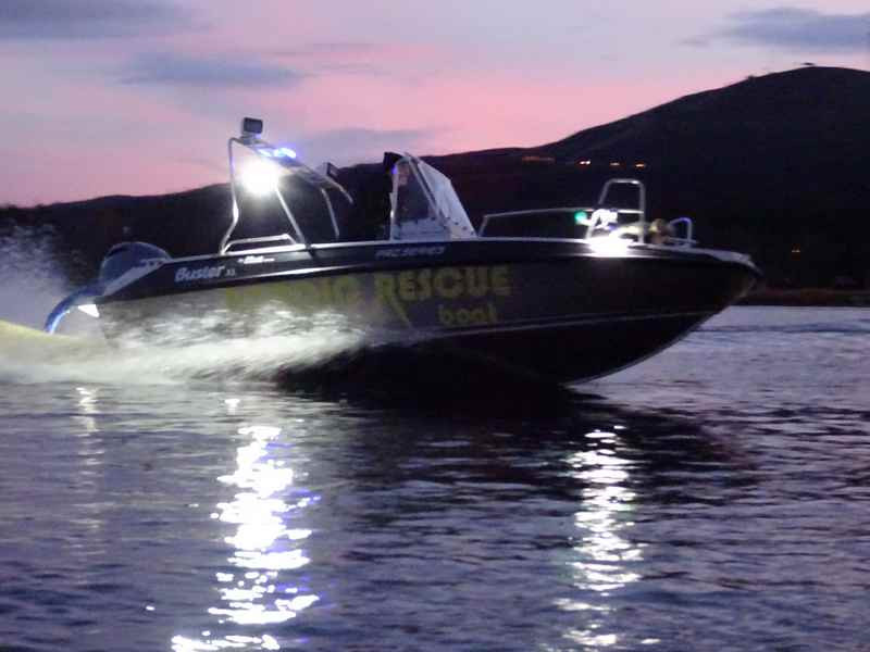 pics Liten Båt Med Vattenjet