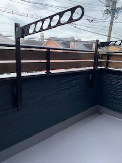 ベランダ設置用物干しアーム取付けしました