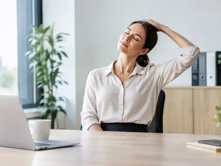 Beste yogaøvelser for kontorarbeid som gir ro