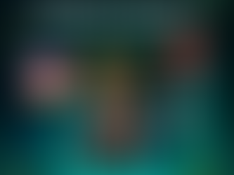 Imagem com o título "Vídeos Curtos Atraem Clientes!" mostrando uma mulher sorridente dentro de um celular, ao lado dos ícones do Instagram Reels, YouTube Shorts e TikTok. Elementos visuais modernos e a marca Kadosh Marketing Digital compõem o layout.