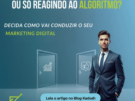 Capa do artigo Marketing Digital Estratégico vs Reativo: Como Recuperar o Controle, mostrando empreendedor diante de duas portas com ícones de gráfico e redes sociais, representando a escolha entre assumir o controle do marketing digital ou reagir ao algoritmo.