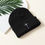 Miniatura: Gorro de Punto Bordado con Cruz – Negro