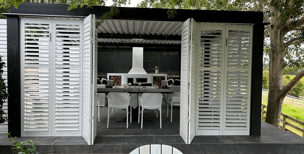 Outdoor kitchen under aluminum pergolas Toronto.