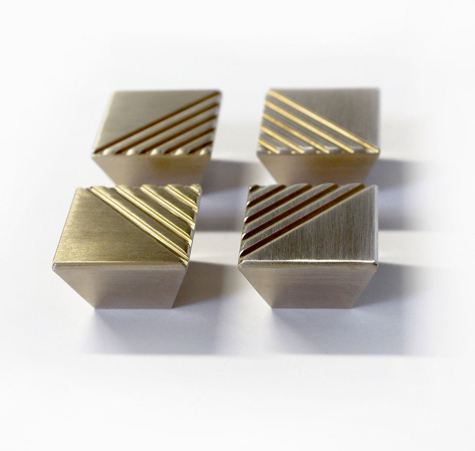 Thumbnail: Large Pyramid Knob
