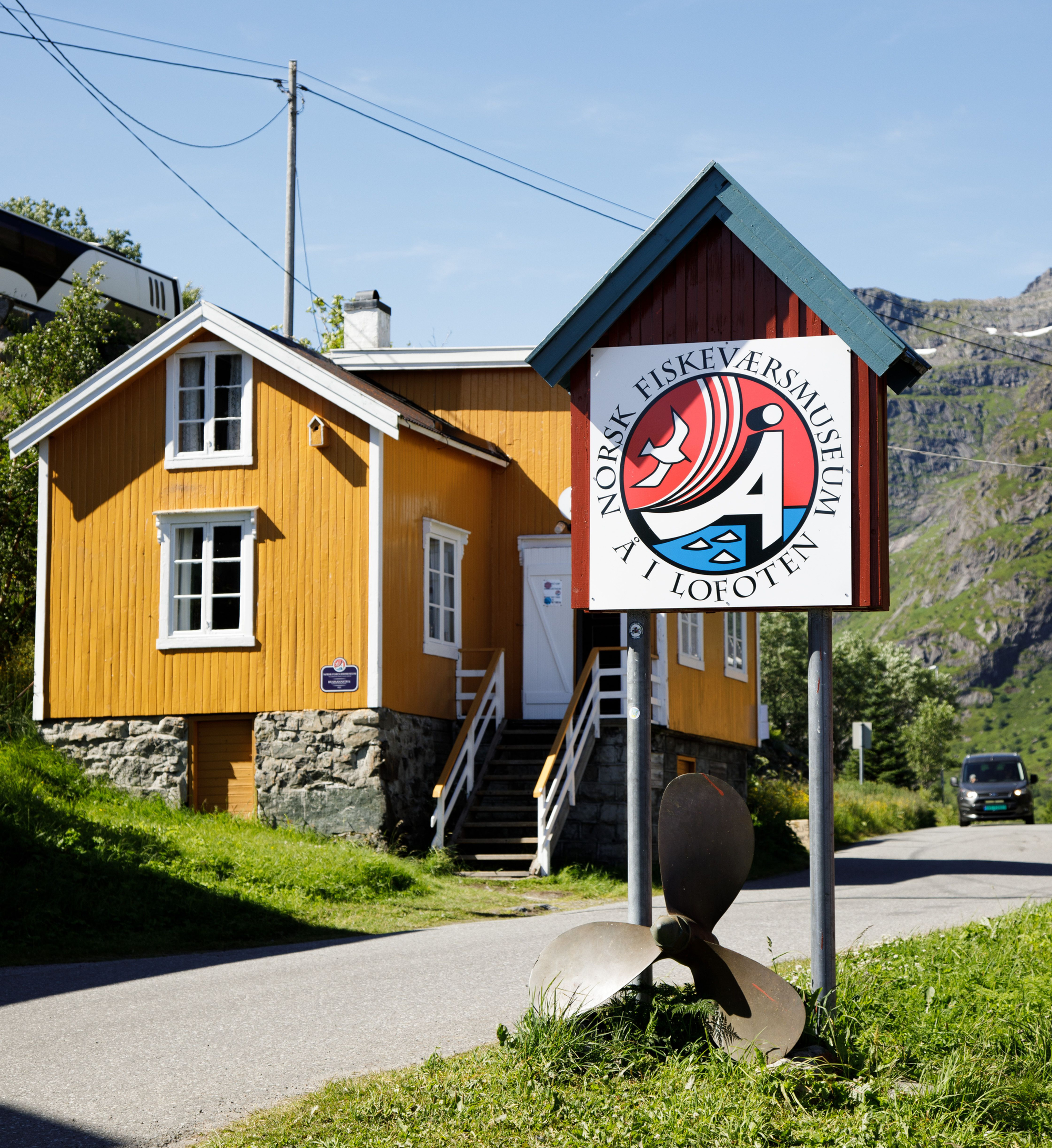 Entrance to Å