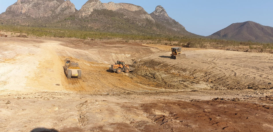 YX646 building a dam FNQ