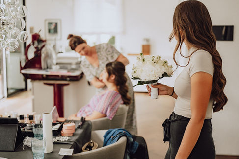 Hochzeit-villa-im-tal-wiesbaden-getting-ready-blumen-priewe
