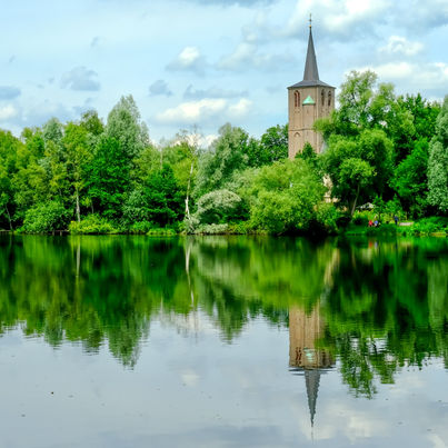 Elisabeth Derichs - Spiegelung  Borner Kirche.jpg