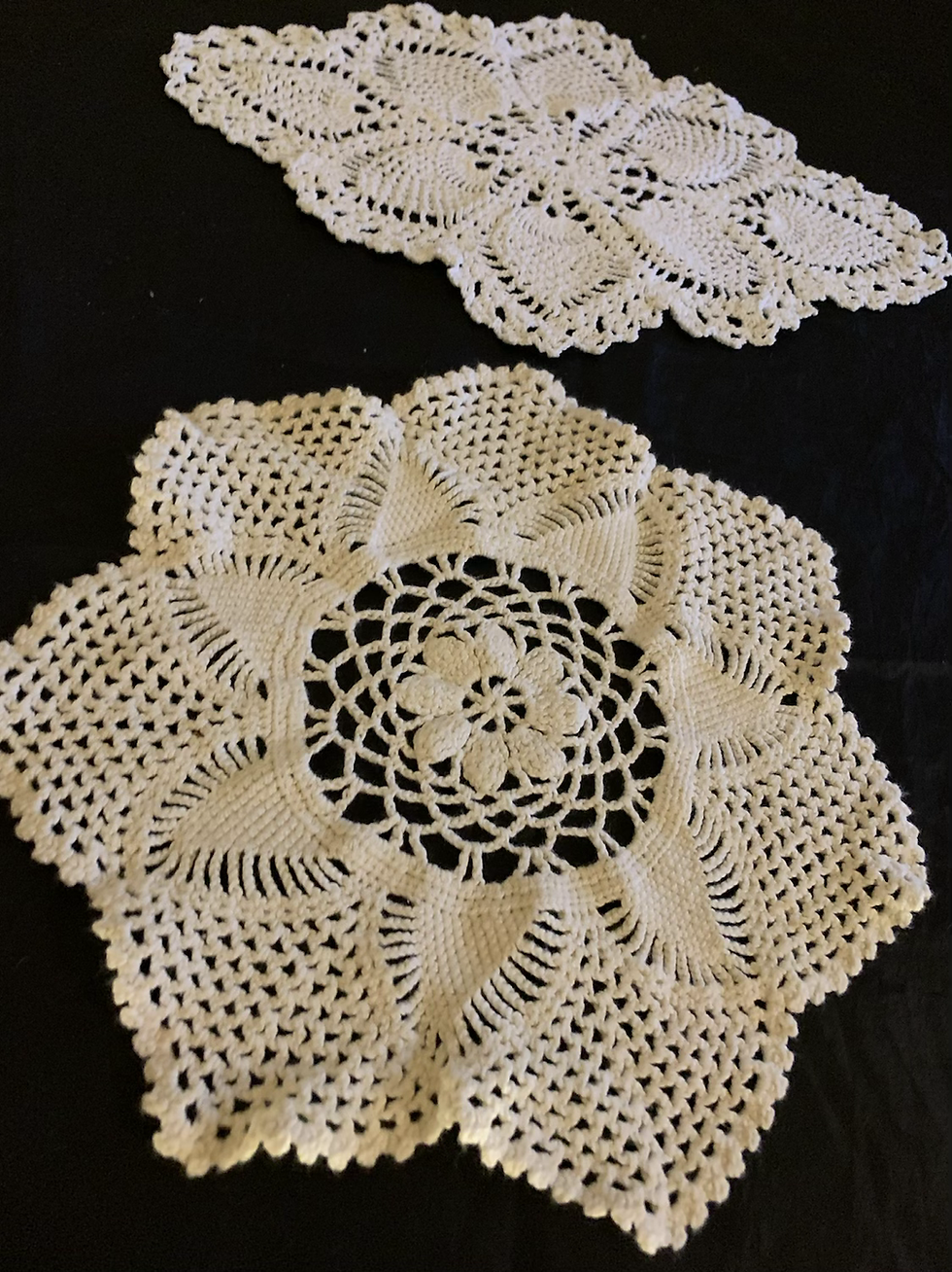 Miniatură: Set 5 Hand crochet cream doilies/mats