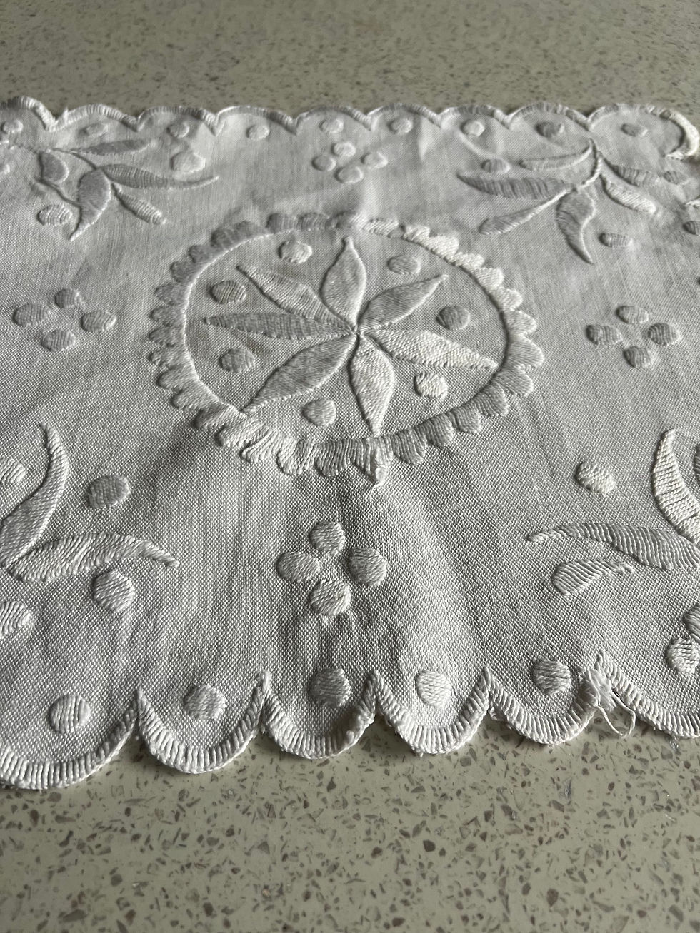 תמונה ממוזערת: Vintage cotton lace table square
