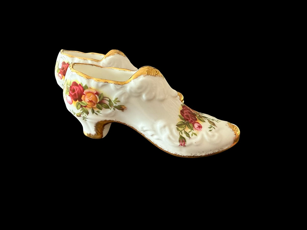 Miniatura: Royal Albert. Old Country Roses. Shoes Trinket