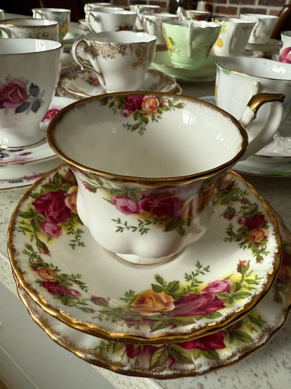 Miniatura: X 30 Vintage china trios. English China tea sets