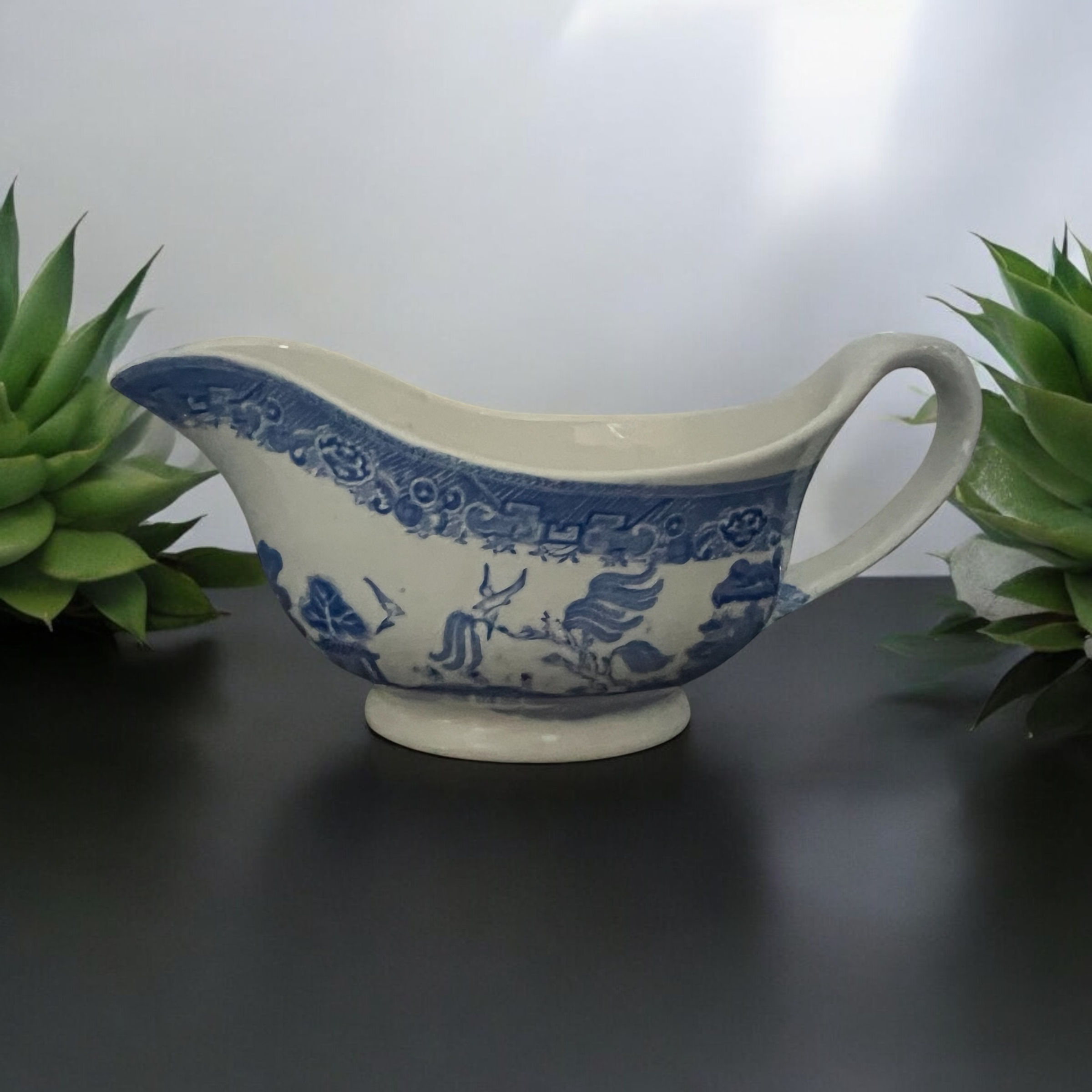 Old Willow. Blue & White. Sauce/Gravy Boat