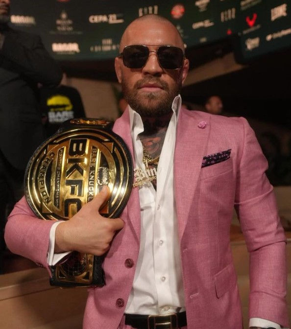 Conor McGregor aimerait revenir combattre en février 2025 contre Dan Hooker