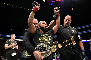 Demetrious Johnson, 25-4, 11 défense de titre, champion UFC et One FC des flyweight