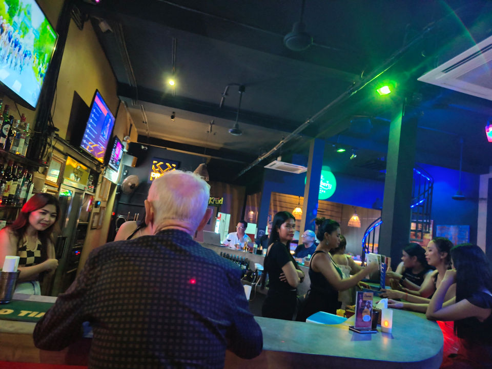 Siem Reap Bar, hostess bar, girly bar, great nightlife.