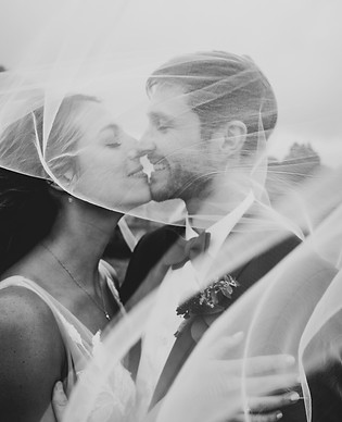 bride and groom black and white .JPG